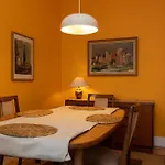 Newly Renovated 1 Bedroom Apartment Near Charming Newhaven